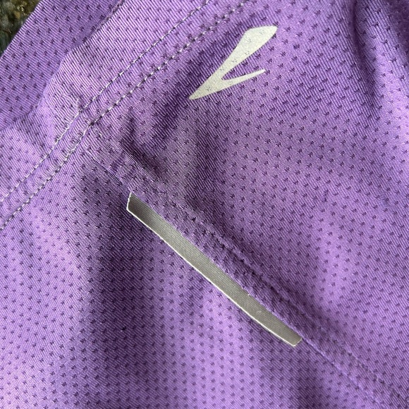 Brooks running skirt with built in shorts. Reflective areas. Back zipper pocket - Picture 10 of 10